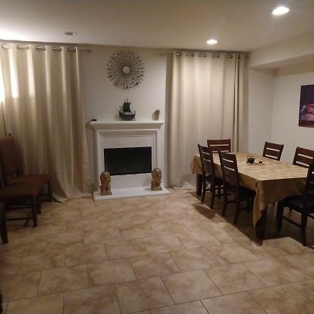 Six Flags Luxury Private Rooms Santa Clarita Exterior foto