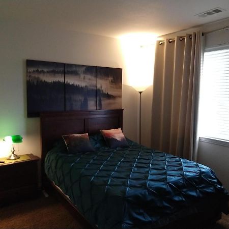 Six Flags Luxury Private Rooms Santa Clarita Exterior foto