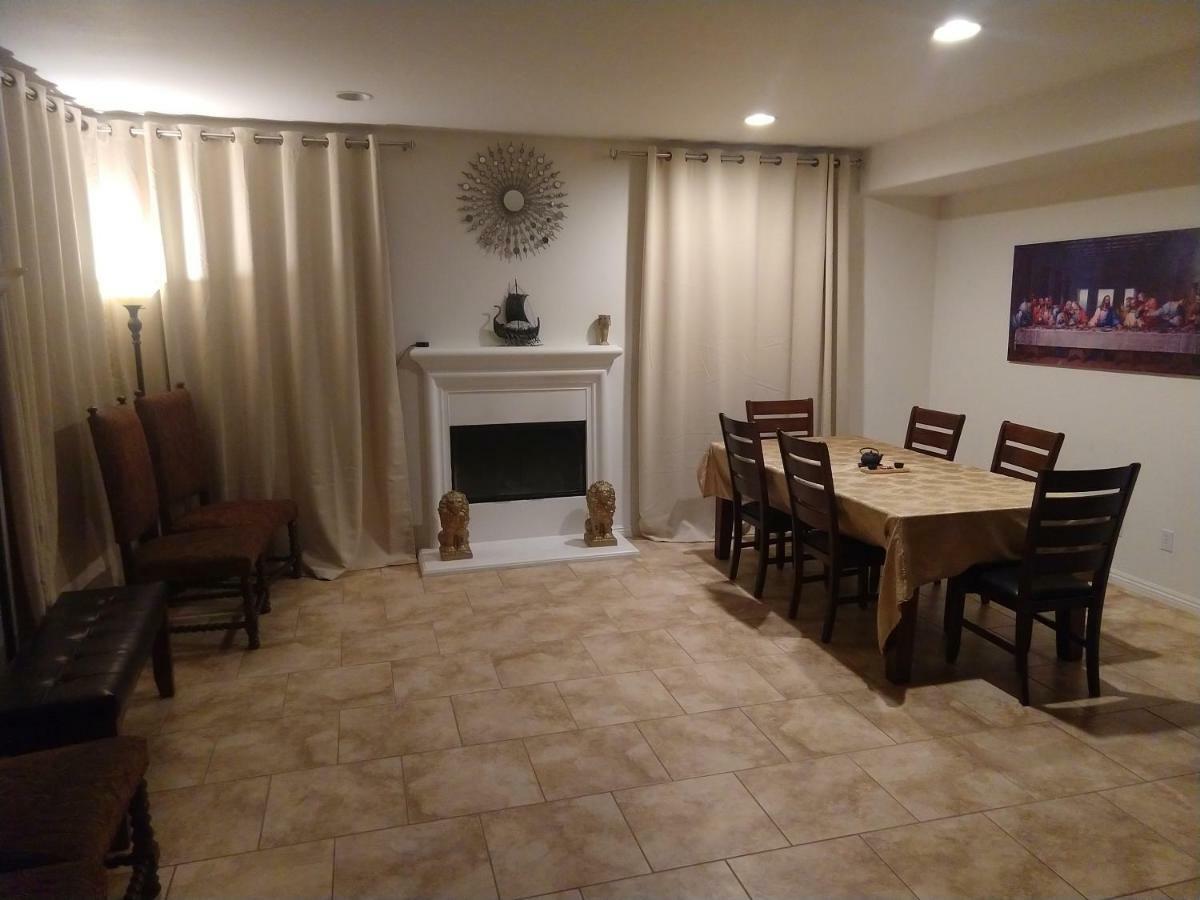 Six Flags Luxury Private Rooms Santa Clarita Exterior foto