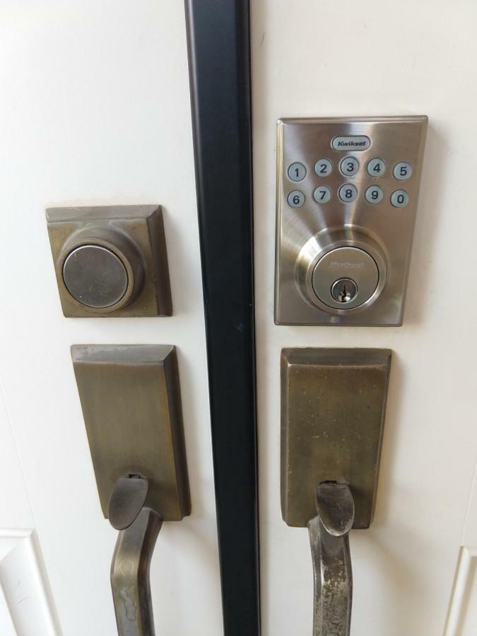 Six Flags Luxury Private Rooms Santa Clarita Exterior foto