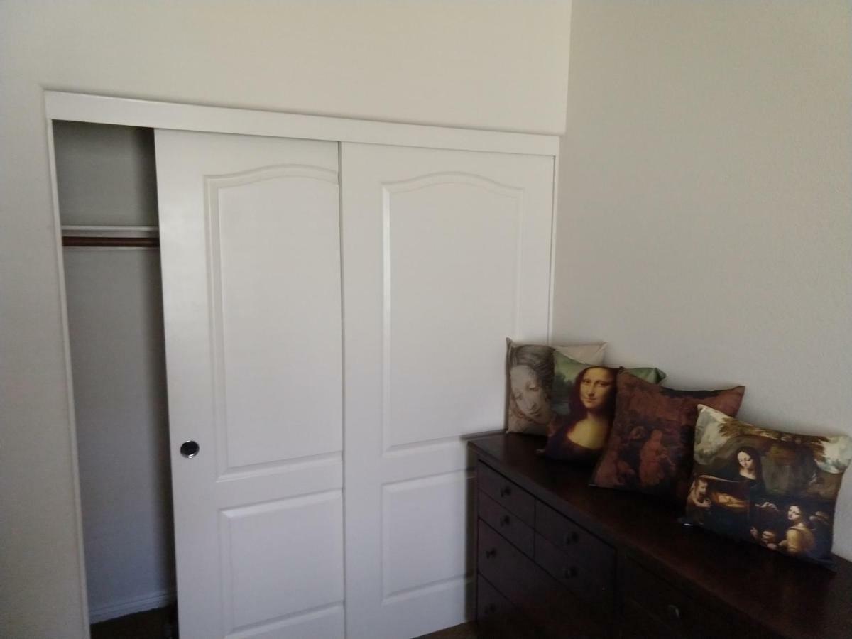 Six Flags Luxury Private Rooms Santa Clarita Exterior foto