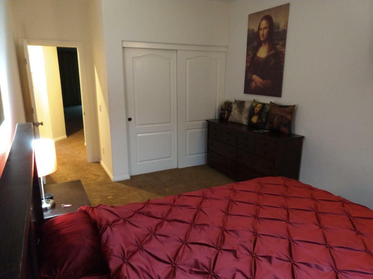 Six Flags Luxury Private Rooms Santa Clarita Exterior foto