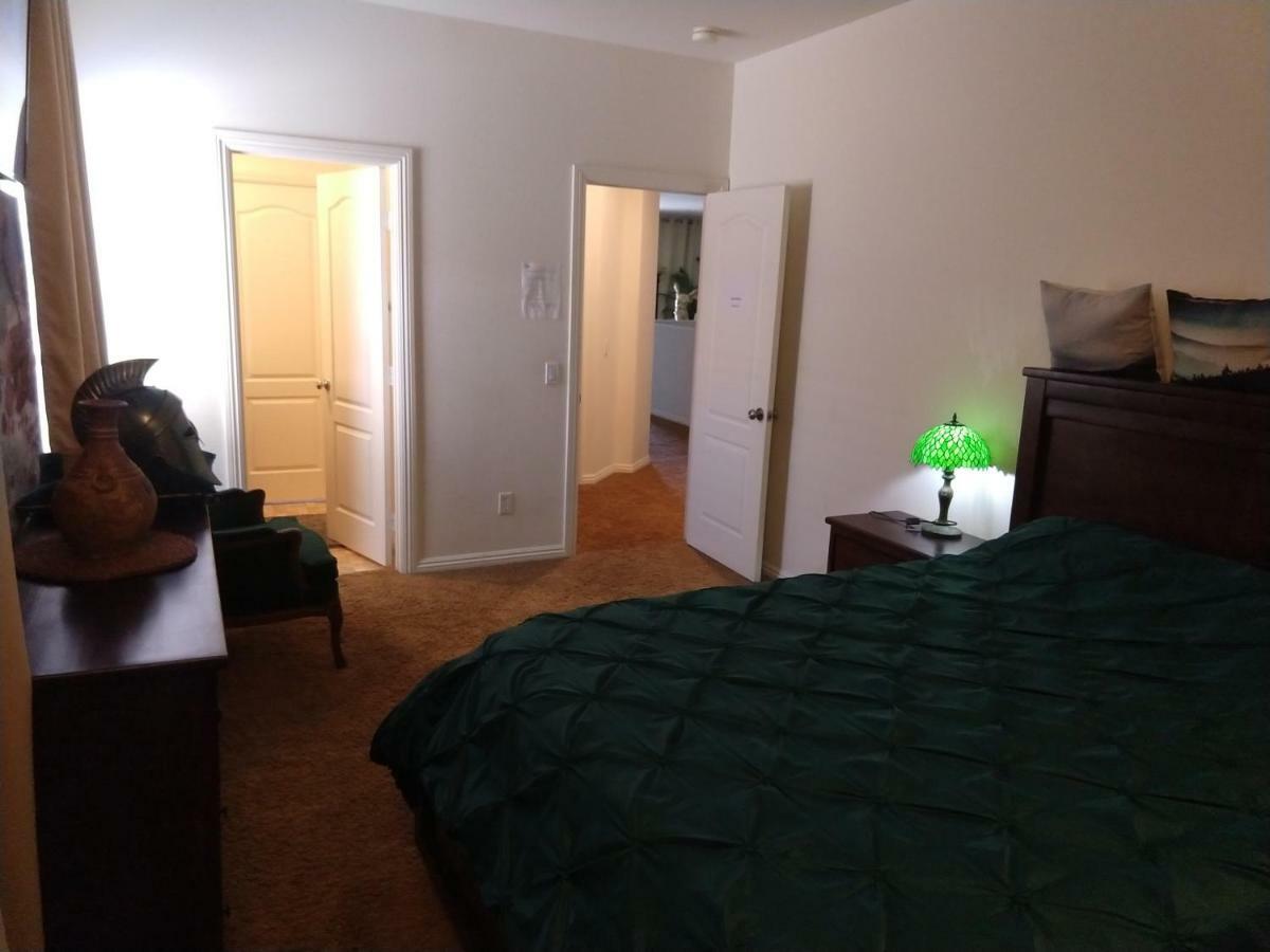 Six Flags Luxury Private Rooms Santa Clarita Exterior foto