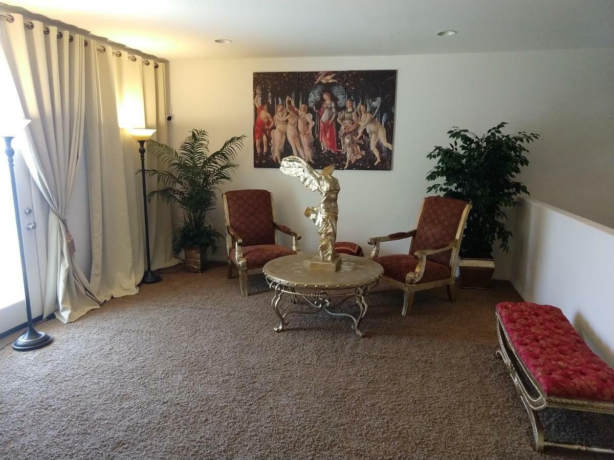 Six Flags Luxury Private Rooms Santa Clarita Exterior foto