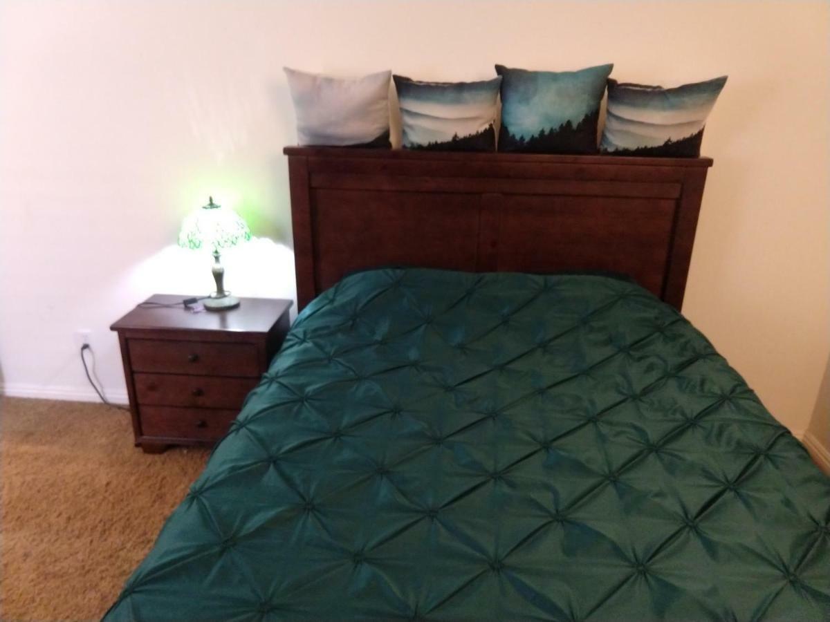 Six Flags Luxury Private Rooms Santa Clarita Exterior foto