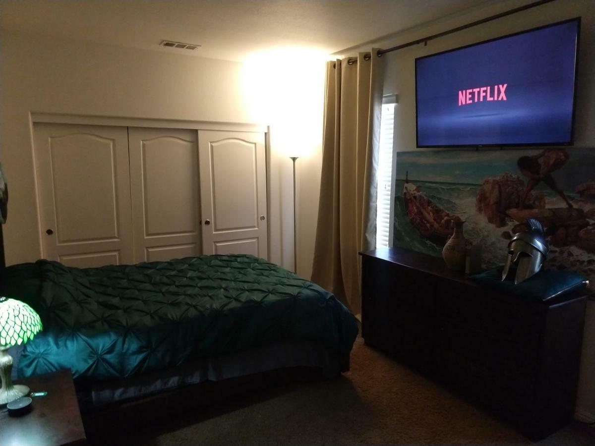 Six Flags Luxury Private Rooms Santa Clarita Exterior foto