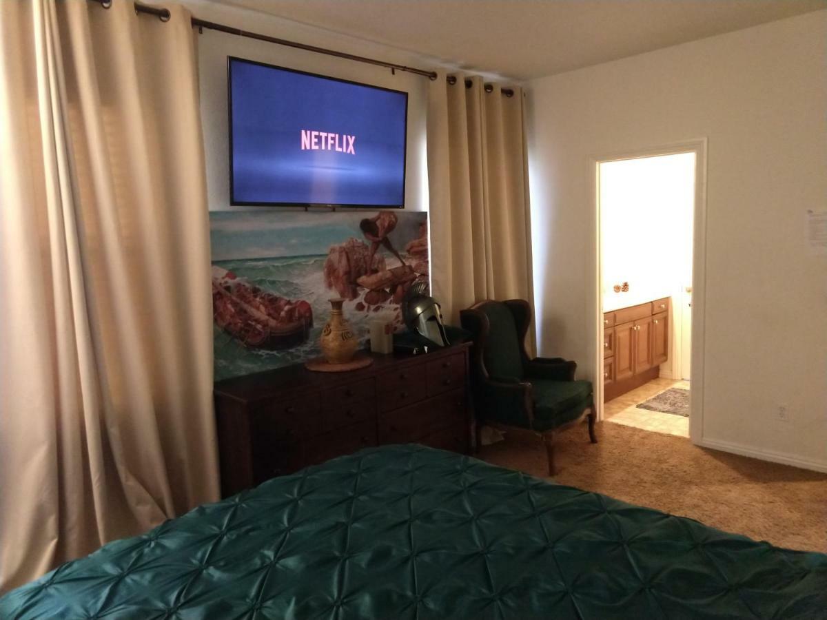 Six Flags Luxury Private Rooms Santa Clarita Exterior foto