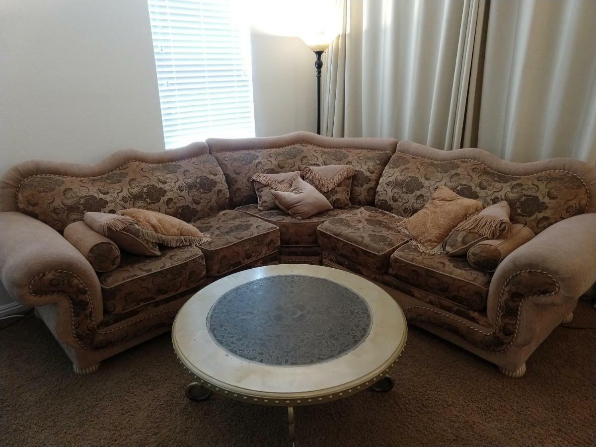 Six Flags Luxury Private Rooms Santa Clarita Exterior foto