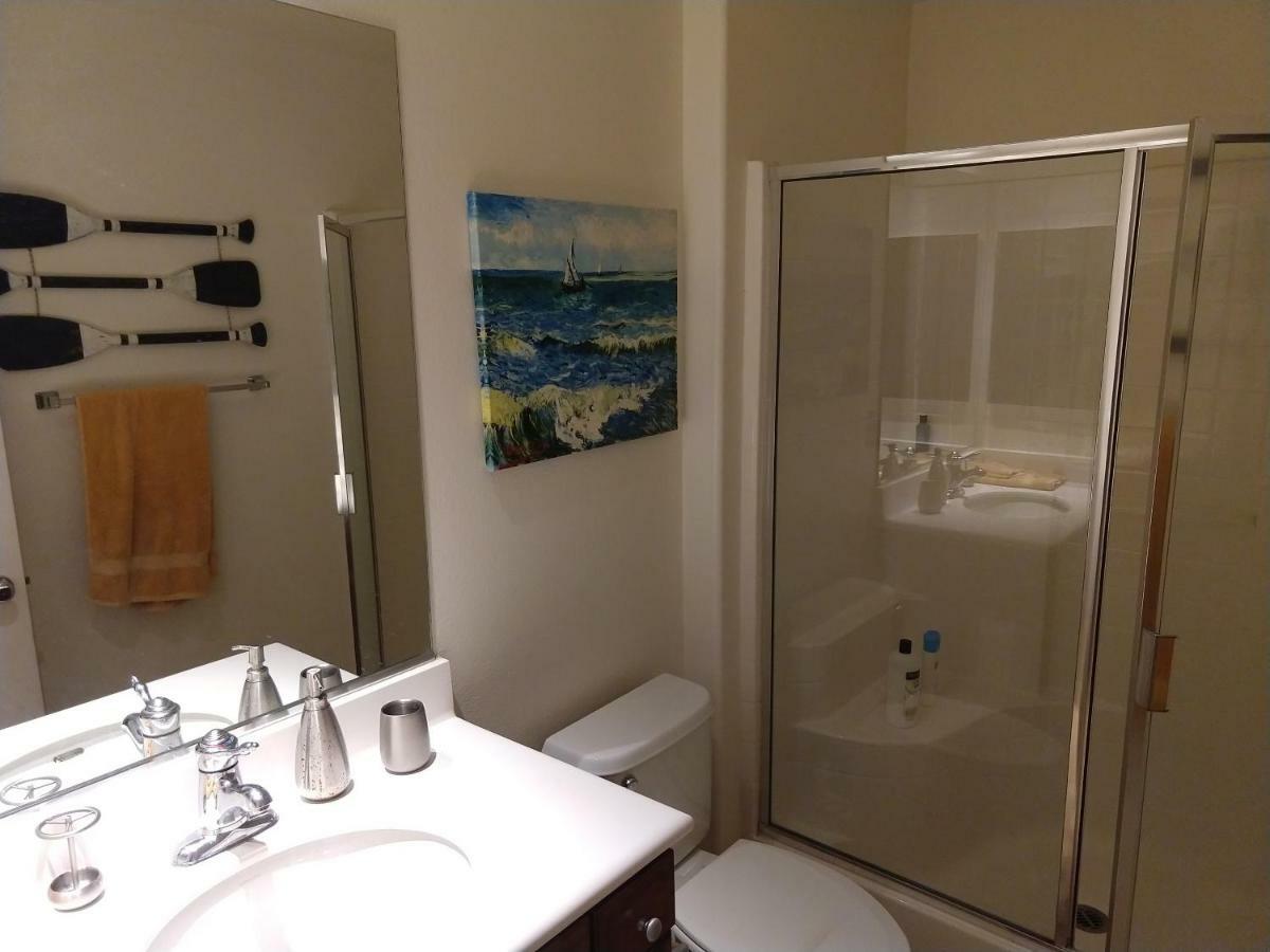 Six Flags Luxury Private Rooms Santa Clarita Exterior foto