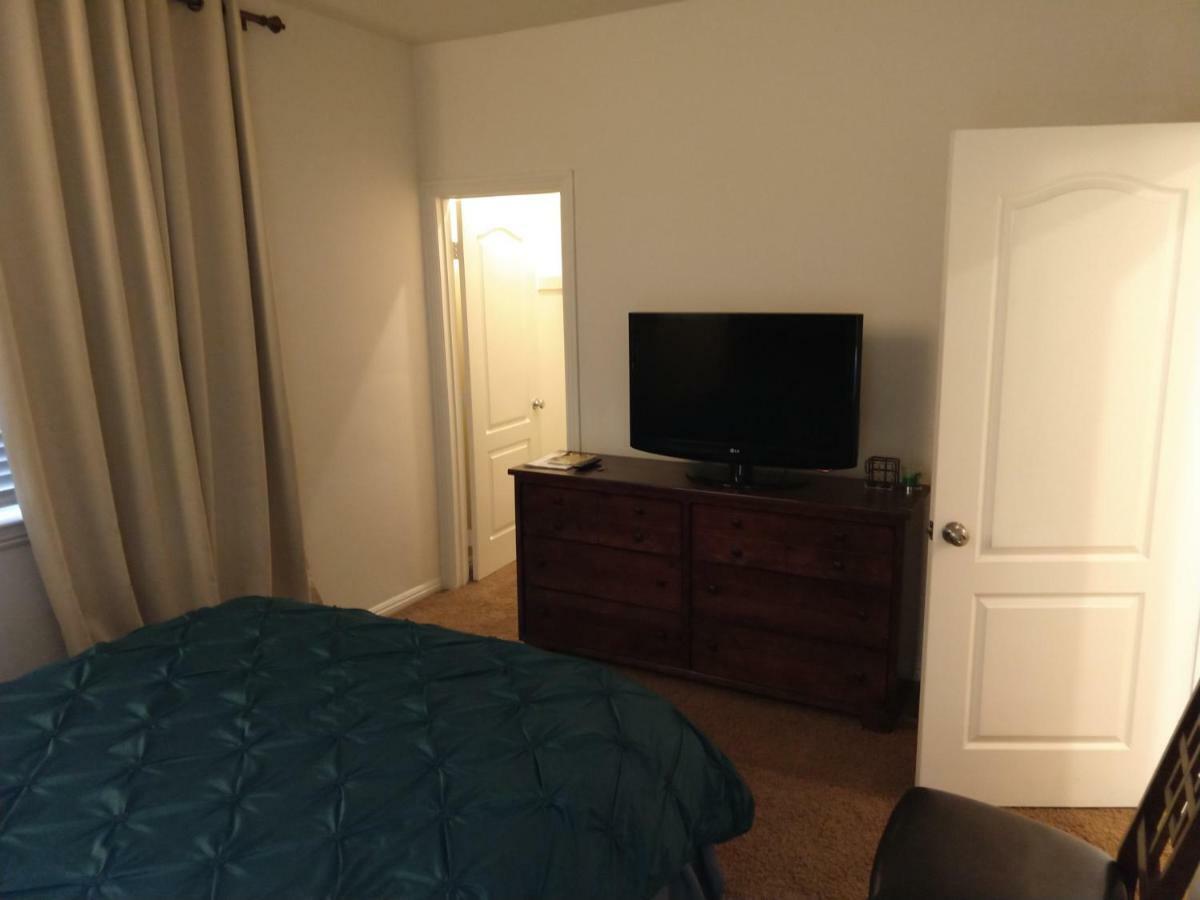 Six Flags Luxury Private Rooms Santa Clarita Exterior foto